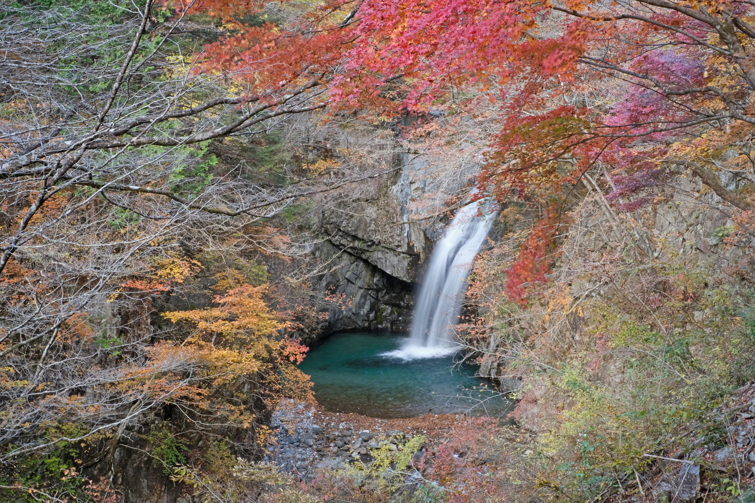 渓谷 